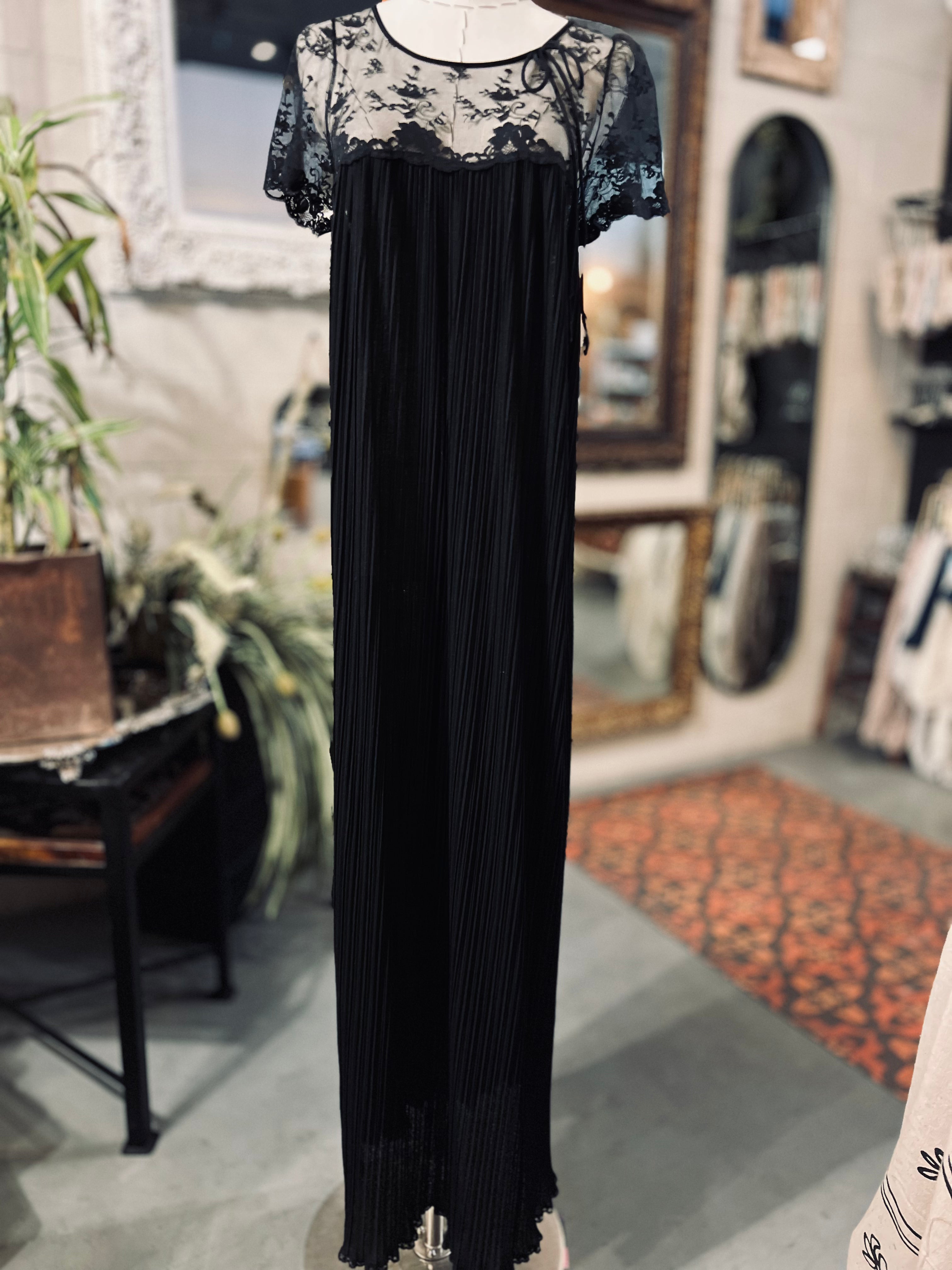 Vintage Black Empire Waist Pleated Dress Size M The Good Wolf Lifestyle Co Vintage Black Empire Waist Pleated Dress Size M The Good Wolf Lifestyle Co