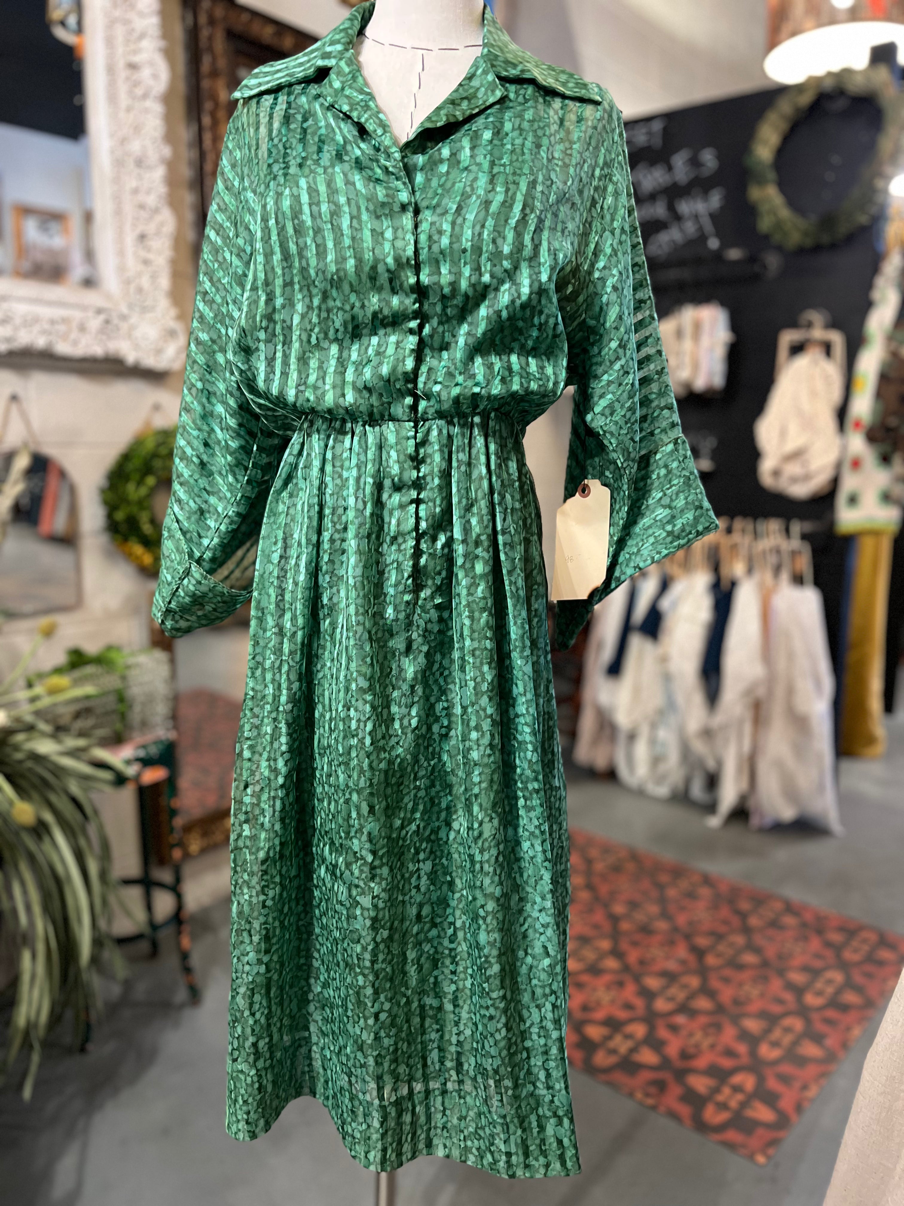 Vintage Green Watercolor Print Dress Size L Vintage Green Watercolor Print Dress Size L